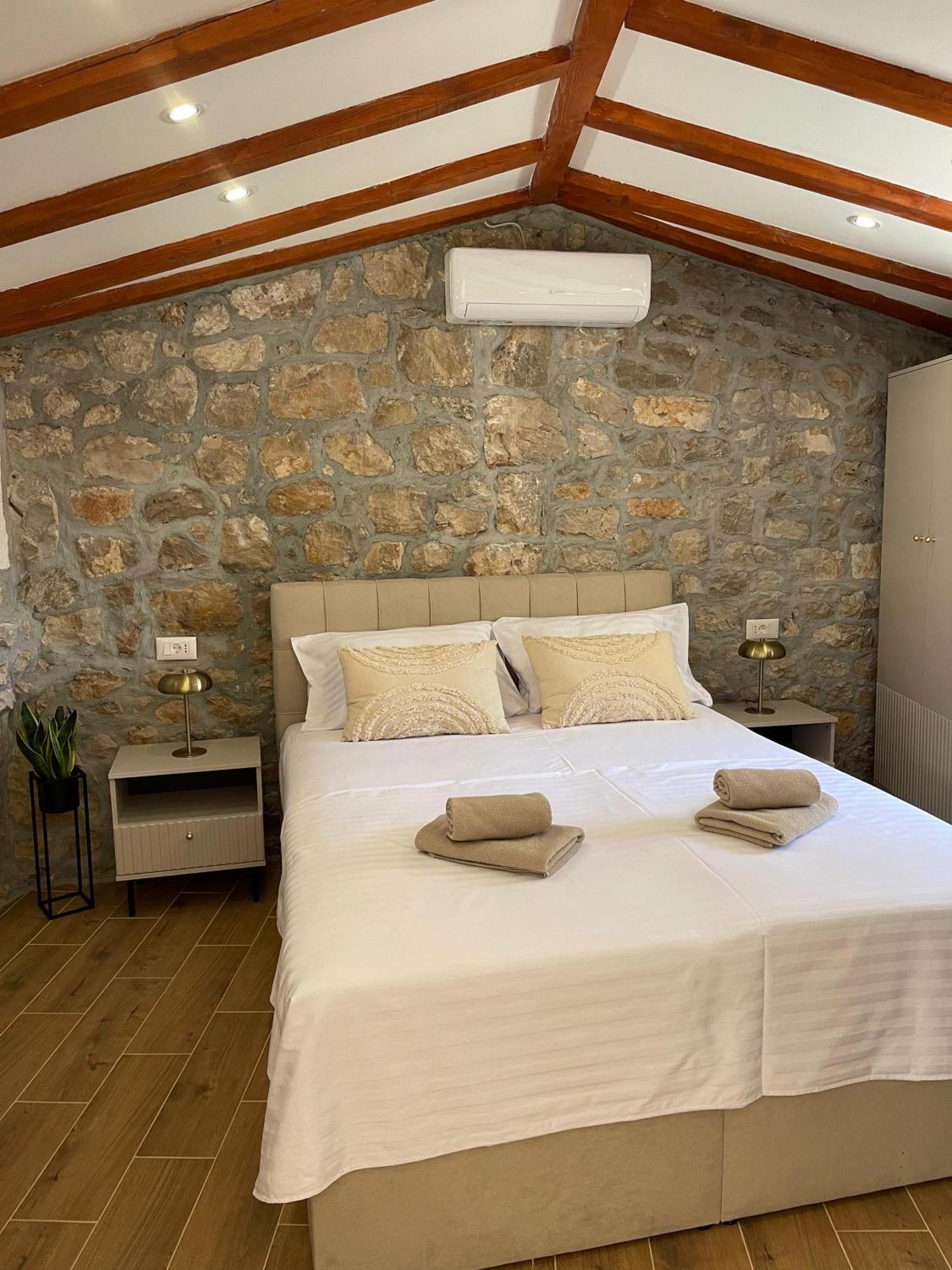 Monte Cristo Wines & Rooms Kuna Peljeska ภายนอก รูปภาพ